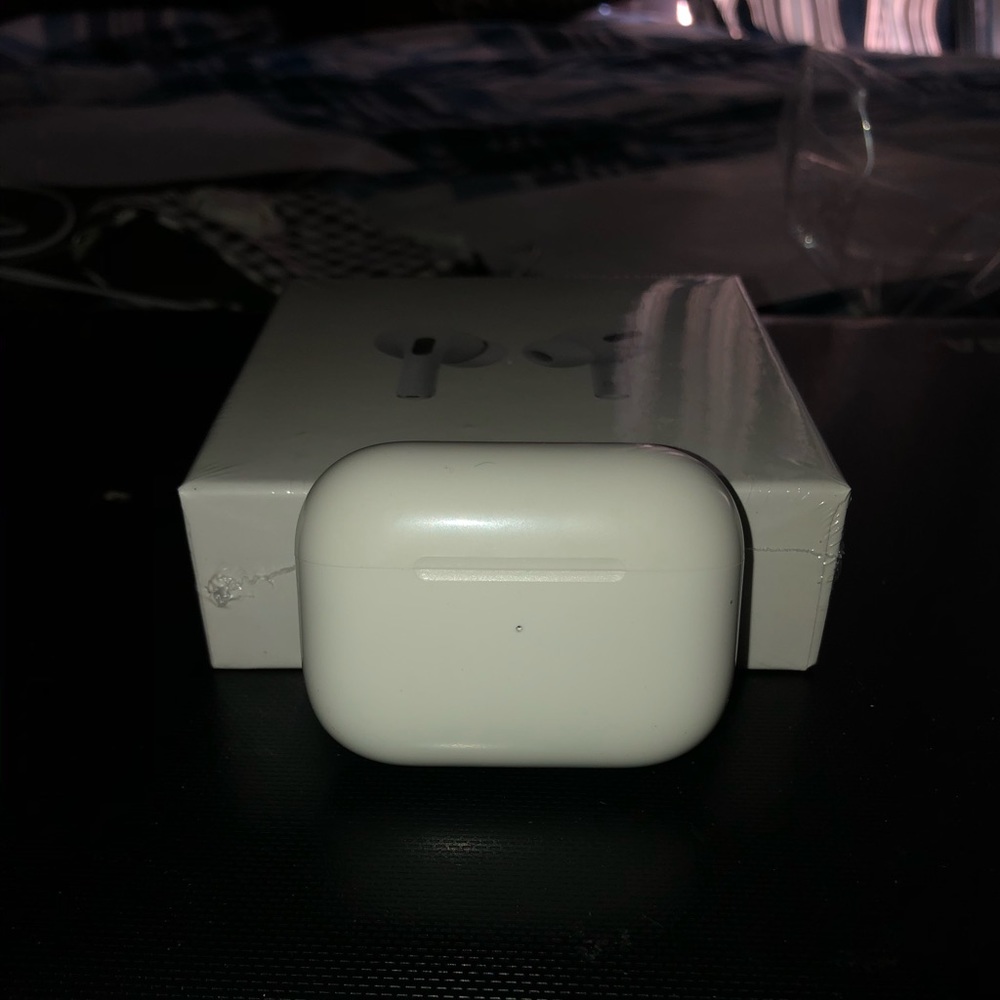 Air Pod Pros - Picture 4 of 4